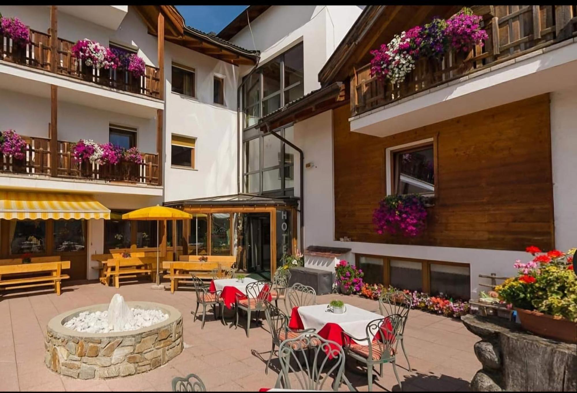 Hotel Tonnerhof Racines Kültér fotó